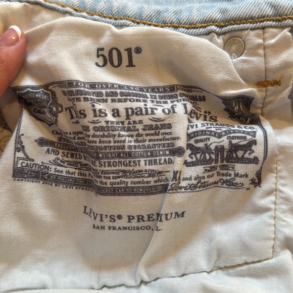 Levi’s 501 jeans! Like new condition. Size 27X26 - Picture 3 of 4